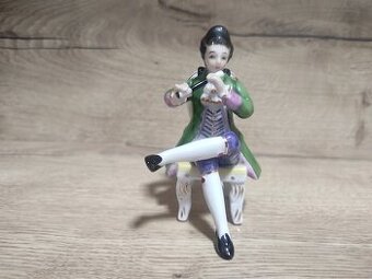 Barokní porcelánová soška pán s flétnou