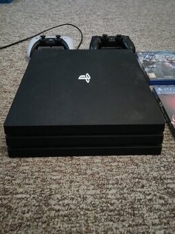 PS4 Pro 1TB + nový ovladač + 6 her
