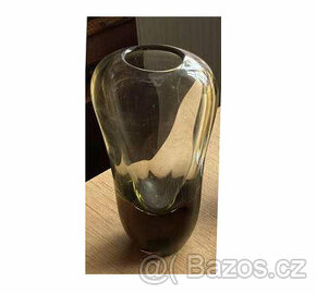 Vázička, váza z hutního skla
