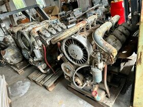 Motor Tatra 148  plne funkcni