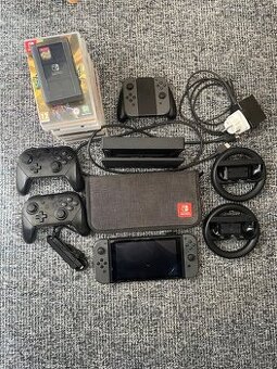 Nintendo Switch + příslušenství + 15 her