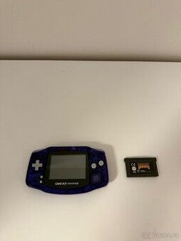 Game Boy Advance (modrý průhledný) + originální hra DOOM