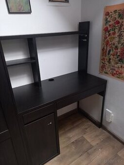 černý stůl IKEA