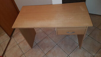 Malý psací / dětský stůl