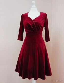 Sametové retro vintage rudé šaty
