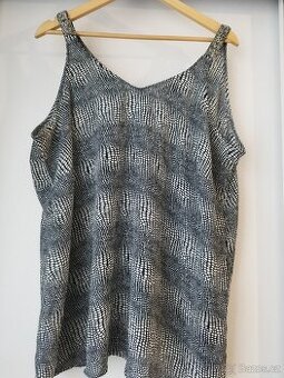 Tílko s kamínky na ramenou