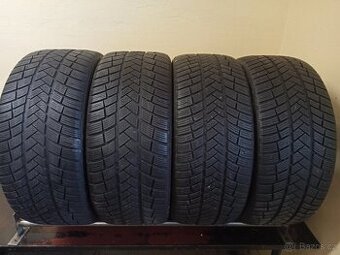 VREDESTEIN dvourozměrné 255/40R21 + 265/40R21