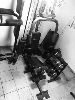 činky stroj posilovna vybaveni