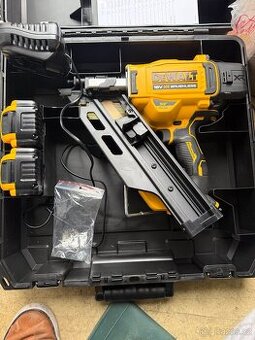 DeWALT DCN930P2 Aku hřebíkovačka (50 - 90 mm/18V/2x5,0Ah) ku
