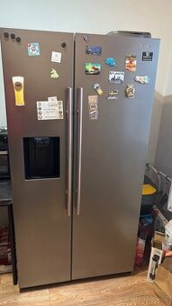Americká lednice SAMSUNG RS67N8210S9