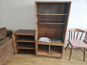 Soubor 15 hnědých dílů skříní