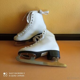 zimní brusle vel.33