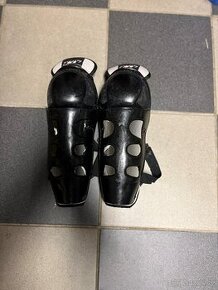 Hokejové žákovské holeně 10"