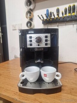Automarický kávovar DeLonghi MagnificaS
