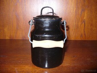 Staré konvičky a jídlonoš pro sběratele