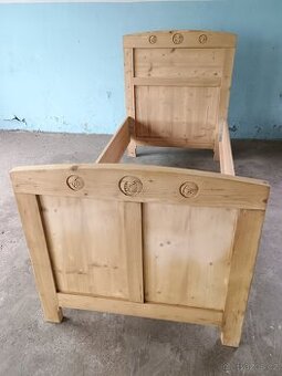 stará smrková postel