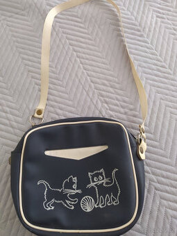 Retro dětské předměty(batůžek,pistolka,sloník,tahací vozík)