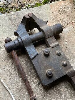 kovářský svěrák