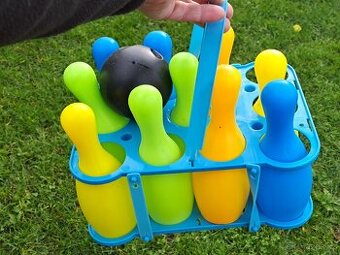 Kuželky dětská hra