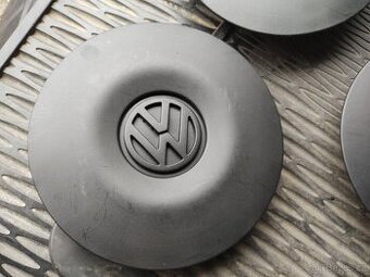VW T4 - KRYTKA KOL ŠROUBŮ POKLIČKA  - UŽ JEN 1kus