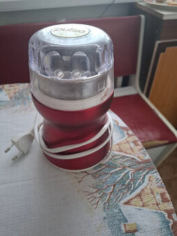 Prodám kávomlýnek,malou rychlovarnou konvici,termohrnky