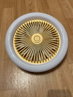 Stropní ventilátor s světlem