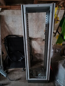 Prodám rozvaděčová skříň