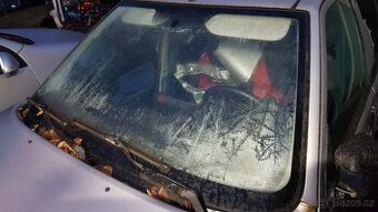 Vyříznuté čelní okno Citroen Saxo