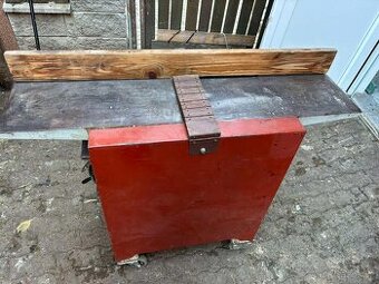 Hoblovka KDR 310 a hoblík.
