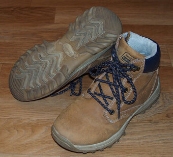 Chlapecké kotníkové boty Sprandi vel. 34