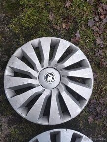 Poklice/kryty kol Škoda 16, originál -