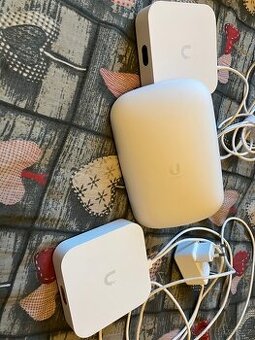 1ks ap unifi express nebo 1ks u6 extender