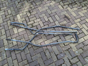 ŠKODA 105-136 - VODNÍ TRUBKY