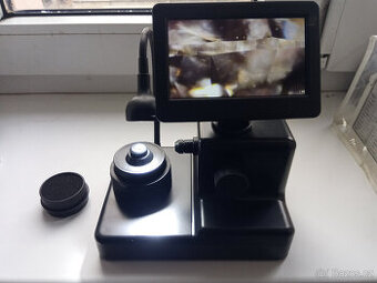 Digitální mikroskop pro čtení laserového čísla na diamantech