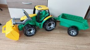 Traktor se lžici a přívěsem zn. LENA