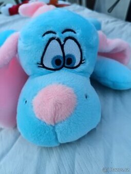 plyšový plameňáci, Pinďa, pes