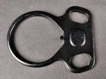 Kroužek pro uchycení popruhu na AR-15