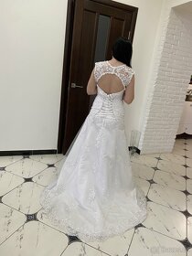 Svatební šaty bílé
