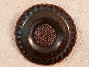 Dekorační kovový talíř na zeď
