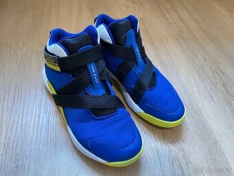 Decathlon - Dětské basketbalové boty Easy X vel.37