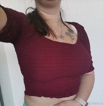 Červený crop top Glassons S
