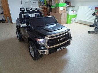 Elektrické autíčko pro děti Toyota Tundra