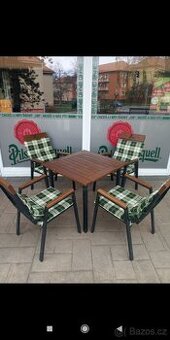 Pilsner Urquell BYTELNÝ ZAHRADNÍ KOMPLET STŮL+4 ŽIDLE
