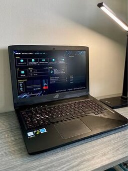 ASUS ROG herní notebook – bez nabíječky, na nd