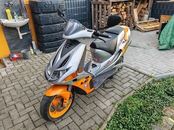Španělský skútr Derbi Predator 50ka
