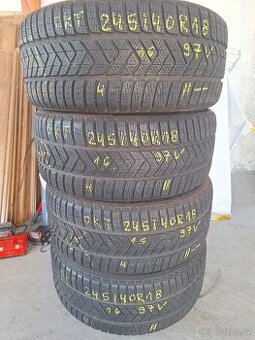 Ptodám zimní pneu 245/40/18 Pirelli
