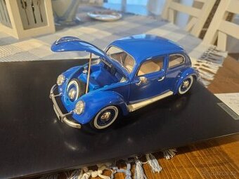 1:18 Volkswagen Brouk Bburago modrý