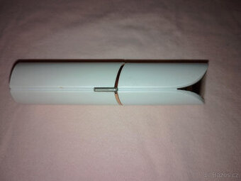 Epilátor(Depilátor) ve tvaru rtěnky