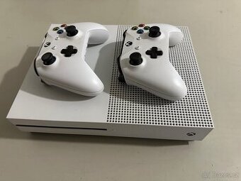 Xbox One S + 2x ovladač