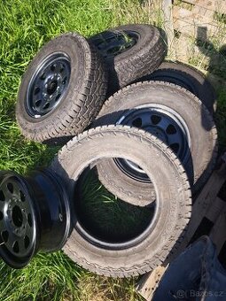 Kola po renovaci nissan navara d22 offroad nové pneu 5ks